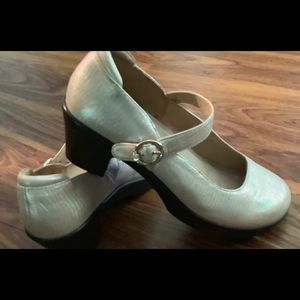 Algeria dress shoe with rhinestone detail